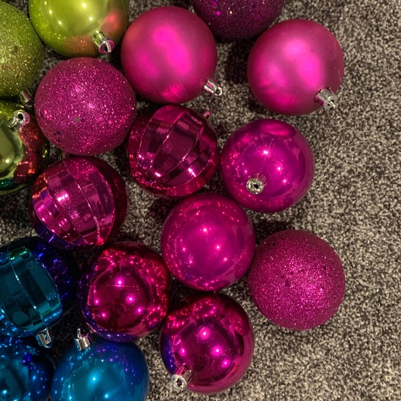 Assorted Ornaments (48) - Picture 5 of 9